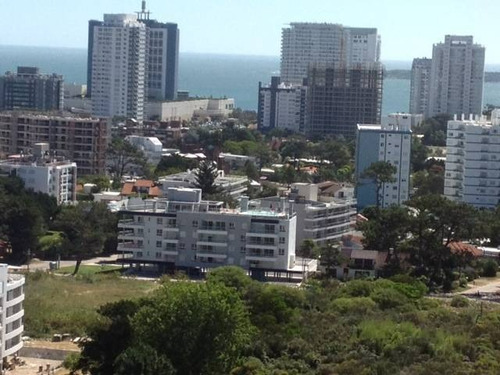 Vacaciones De Invierno En Punta Del Este Apto En Alquiler, Playa Brava Parada 7,  Con Piscina Climatizada, Quincho Cubierto Y Descubierto. Cochera. A Metros Del Punta Shopping.