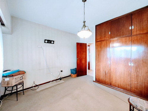 Casa Con Parque, Local Y Cochera En Quilmes