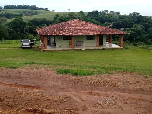 Sítio 5,5 Alqueires Rico Em Agua,localização Nobre,2 Casas Boas,4 Dorms Cada,4 Kms Do Asfalto,terra Fértil,vermelha,muitas Benfeitorias - St00053 - 69181042