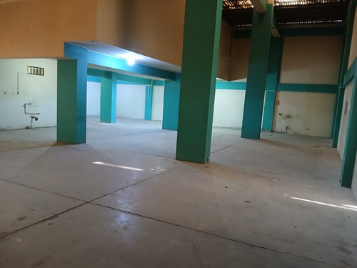 Se Alquila Local Industrial De 500 M2 En Comas