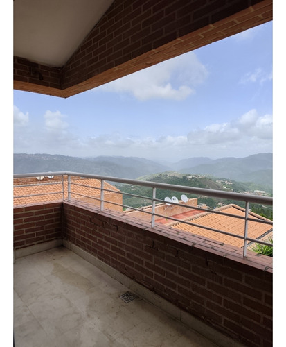 Se Alquila Bello Apartamento Ubicado En Loma Linda.