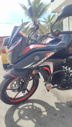 Vendo Yamaha Fazer Modelo 2015, Rojo Con Negro, 200.000 Kms,