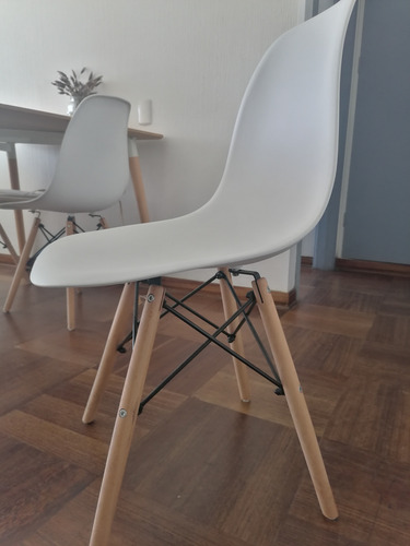 Comedor 4 Sillas, Mesa Con Base Desmontable, Muy Poco Uso (Usado)