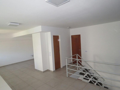 Duplex 2 Dormitorios Y 81 Mts 2-cochera - La Plata