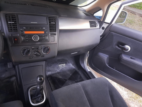 Nissan Tiida 1.8 Visia 5 p