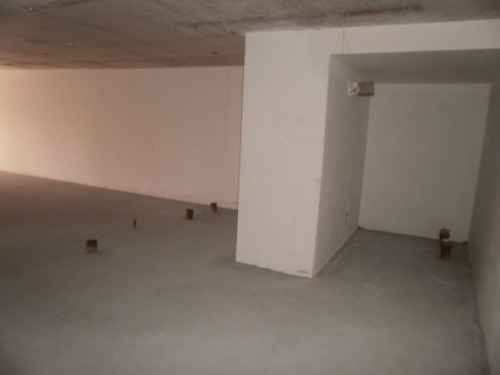 Edificio A Estrenar, Se Alquila U$s 14/m2 Todo Un Piso En Gris O Fracciones, A Negociar