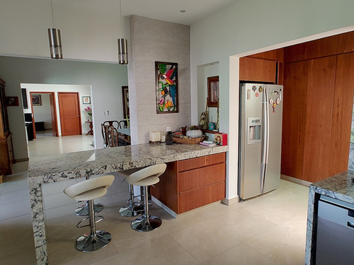 Casa Residencia En Venta En Lomas De Jiutepec.