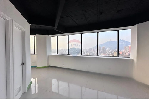 Amplia Oficina En Zona Comercial De Santiago