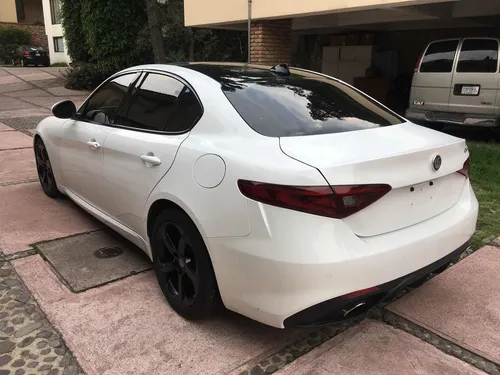 Alfa Romeo Giulia 2.0 Ti At
