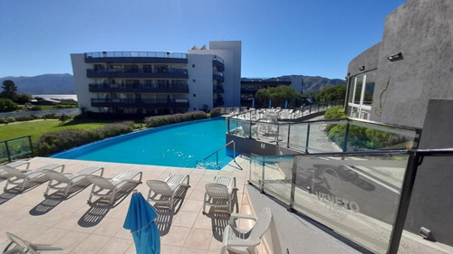 Imagen 17 de 21 de Departamento Premium - 2 Ambientes - Pileta Y Bajada Al Lago - Parque Siquiman