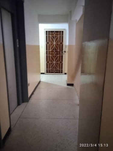 Imagen 2 de 12 de Niurka Paraguán Vende Oficina Pleno Centro De Caracas