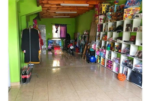 69 Y 142. Casa En Venta, 2 Dormitorios, .patio Amplio. Los Hornos