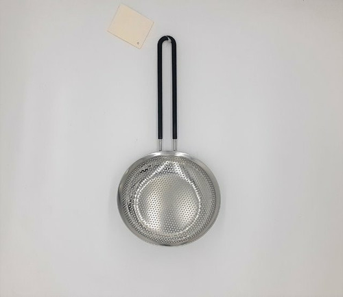 Imagen 4 de 4 de Colador De Acero Inoxidable Con Mango De Silicona 18 Cm