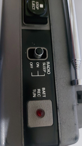 Radio Grabador Funcionando Audifonos Y Pilas Plateado (Usado)