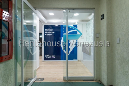 Hermosa Oficina En Venta - Urb. El Rosal.