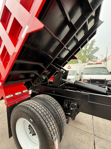 Camión Volteo 7 M3 Kenworth T300.