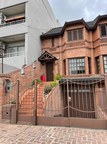 Imagen 1 de 17 de Casa En Venta En Villa Luzuriaga