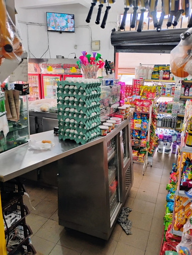 Mercado Com Espaço De Restaurante