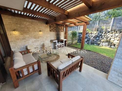 Imagen 17 de 30 de Casa Estilo Townhouse En Parque Pinares