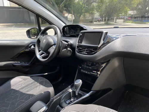 Peugeot 2008 1.2 Puretech Allure Pack