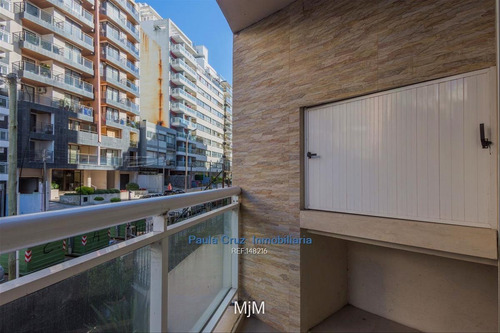 Apartamento En Venta De 3 Dormitorios En Rambla De Punta Carretas