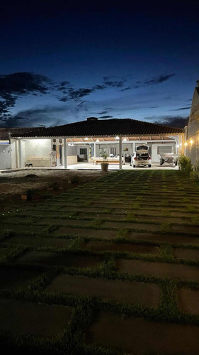 Casa 3 Suítes E 2 Quartos , 2 Banheiros Externos No Galpão!