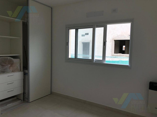 Casa Con Pileta De Construccion Tradicional - San Ramon Pilar Del Este
