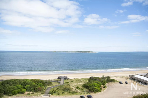 Beverly Tower Punta Del Este, Maldonado Uruguay, Apartamento De 3 Dormitorios En Venta En Torre De Jerarquia.