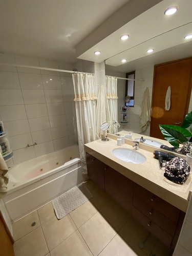 Departamento En Arriendo De 2 Dorm. En Lo Barnechea