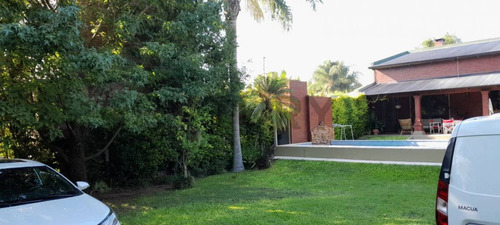Casa A La Venta En Colastiné Norte, En Planta Baja Tenemos Pileta Y Baño De Servicio. Una Ga...