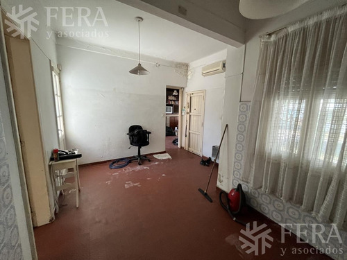 Imagen 3 de 17 de Venta Casa A Reciclar De 3 Ambientes Con Patio Y Terraza En Wilde (28026)