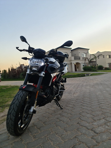 Imagen 5 de 16 de Aprilia Shiver 900 + Akrapovic
