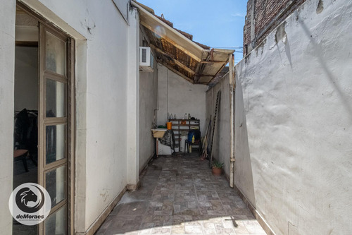 Ph En Lomas Del Mirador, 3 Ambientes, 2 Habitaciones, 1 Baño, Patio, Cuarto De Guardado