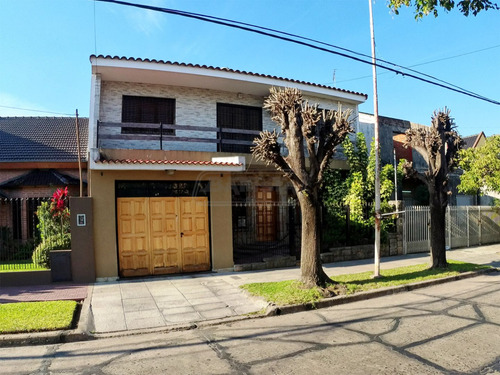 Casa En Venta En Villa Luzuriaga