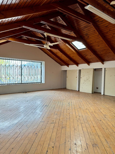 Amplia Casona Con Giro Comercial A Pasos De Sporting Club