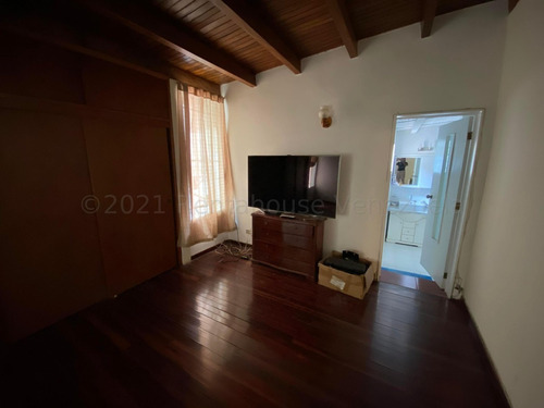 Imagen 19 de 30 de Casa_en_venta_en_caracas_en_santa-sofia_ Rah-21-17668 Orlando Figueira 04125535289/04242942992