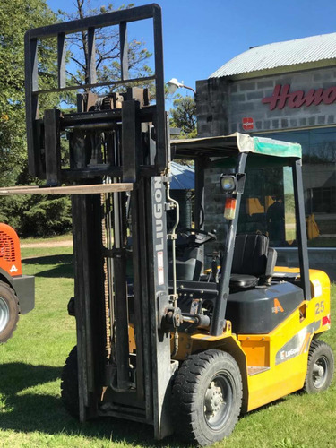 Imagen 4 de 10 de Autoelevador Liugong 2.5 Tn Diesel Torre Triple 5 Mt 2016