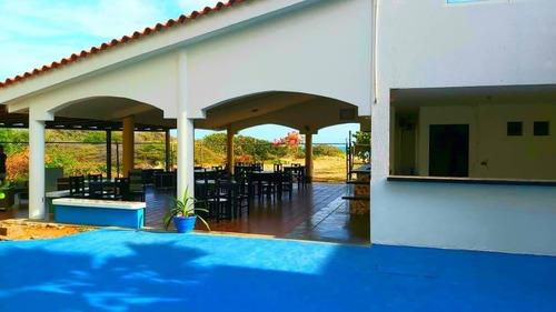 Imagen 2 de 16 de Johanna Castillo Vende Hotel En Playa Caribe 04145951217
