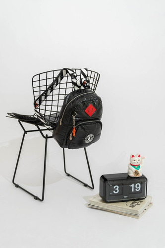 Imagen 8 de 10 de Mochila Alison Pop Negro