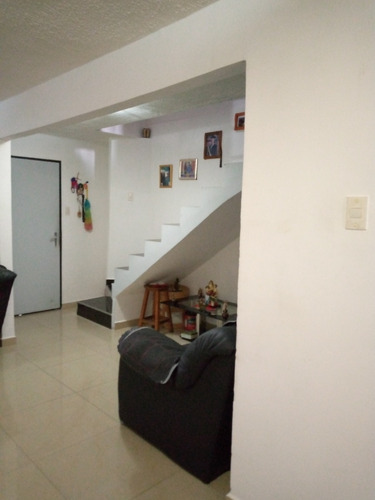 Townhouse En La Urbanización Samanes De Betania I, Charallave.