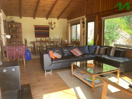 Casa En Venta De 9 Dorm. En Vichuquén