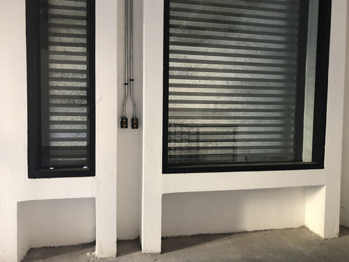 Arriendo Local Comercial 27,39 + Subt. 29,12 M2, Metro Ula