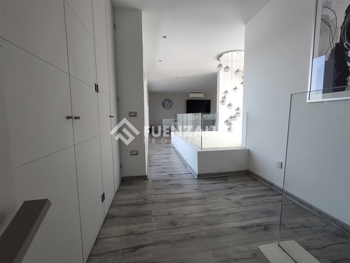 Casa En Venta De 5 Dorm. En Calera De Tango, Aepp