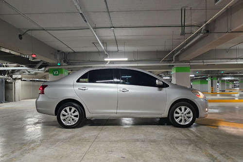 Toyota Yaris 1.5 Premium Sedan At