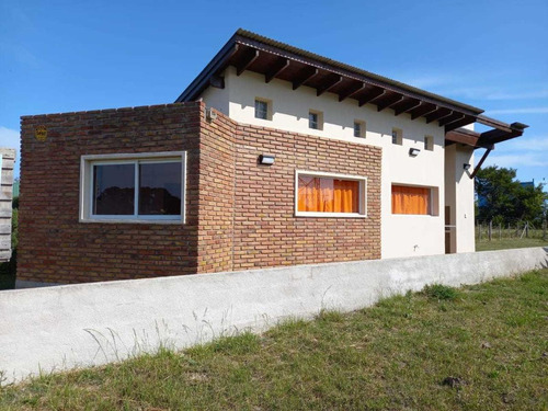 Casa En Venta - 2 Dormitorios 1 Baño 1 Cochera - 300mts2 - Mar Del Sur