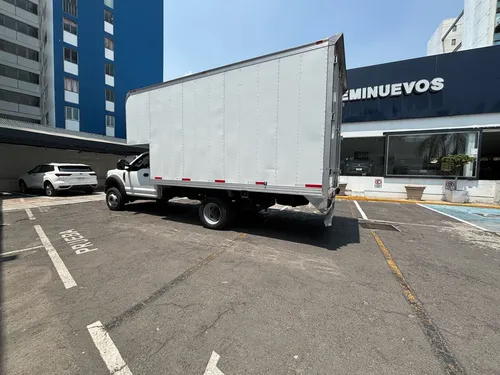 Ford F-550 6.8 Xl At