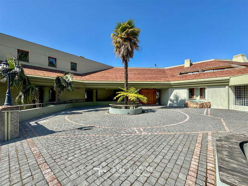 Casa En Arriendo De 7 Dorm. En Vitacura