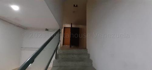 Imagen 16 de 30 de Galpon En Venta Este Barquisimeto, Amplio Estacionamiento, Info. 0424-5325471, Codigo 22-17700 Mf