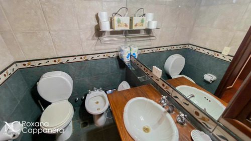 Casa De 4 Dormitorios Y Dependencias En Venta Cerca De La Playa En Cariló