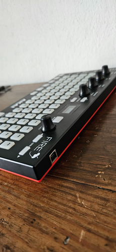 Akai Fire Negro (Usado)